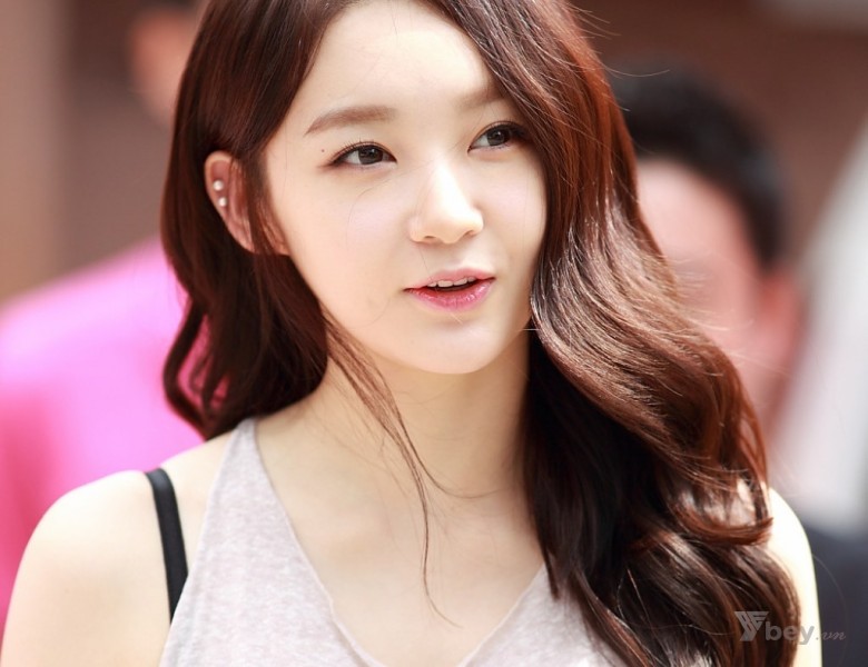 Nên hay không nên sử dụng Serum, tinh chất dưỡng da? Review Detox Blanc trị mụn nám có tốt không?