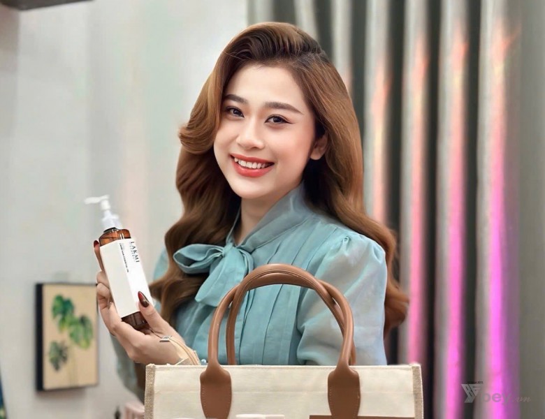 Review sản phẩm Tinh dầu - Xịt dưỡng dưỡng tóc thiên nhiên cao cấp Lakmi Luxury 200ml chính hãng